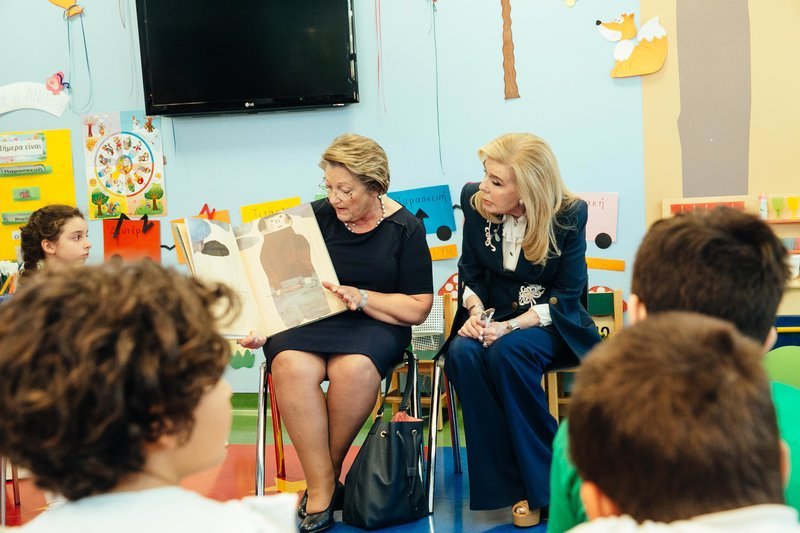 Η σύζυγος του Προέδρου της Δημοκρατίας διάβασε στα παιδιά το παραμύθι "Το γιγάντιο πραγματάκι"