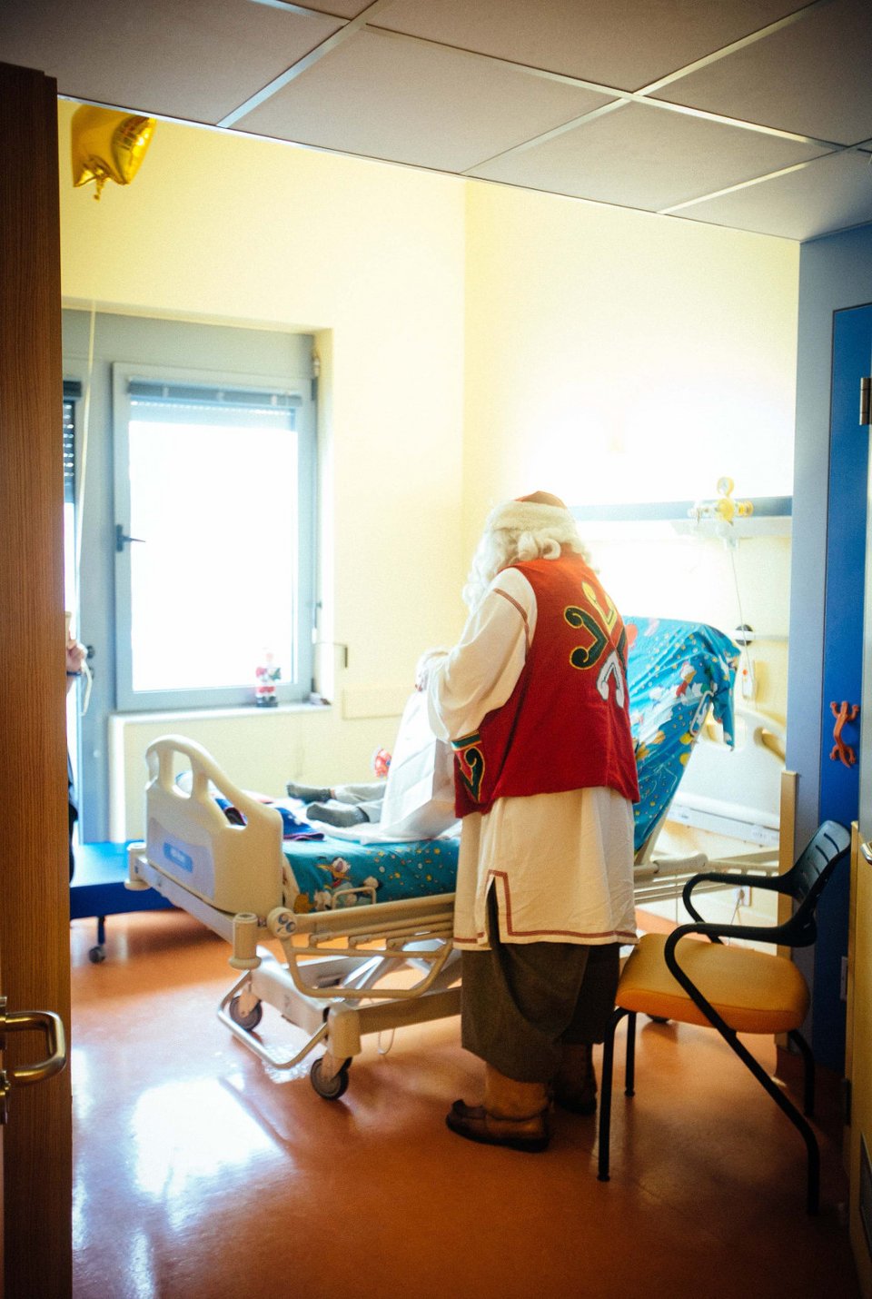 Ο Αγιος Βασίλης από το Ροβανιέμι μοίρασε δώρα και χαμόγελα στην Ογκολογική Μονάδα Παίδων [εικόνες]  | iefimerida.gr 3