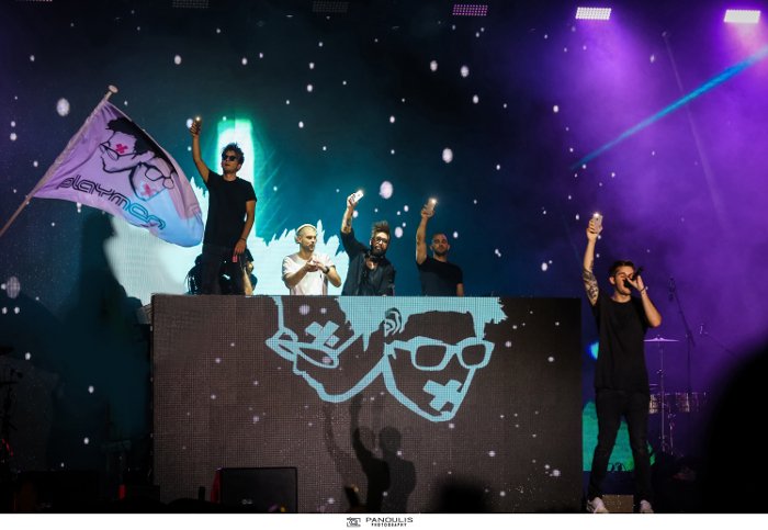 Ημέρα Θετικής Ενέργειας 2017 Amita Motion: Πάνω από 65.000 νέοι πλημμύρισαν για 12η συνεχή χρονιά  το Τείχος των Εθνών στο ΟΑΚΑ! [εικόνες]  | iefimerida.gr 2