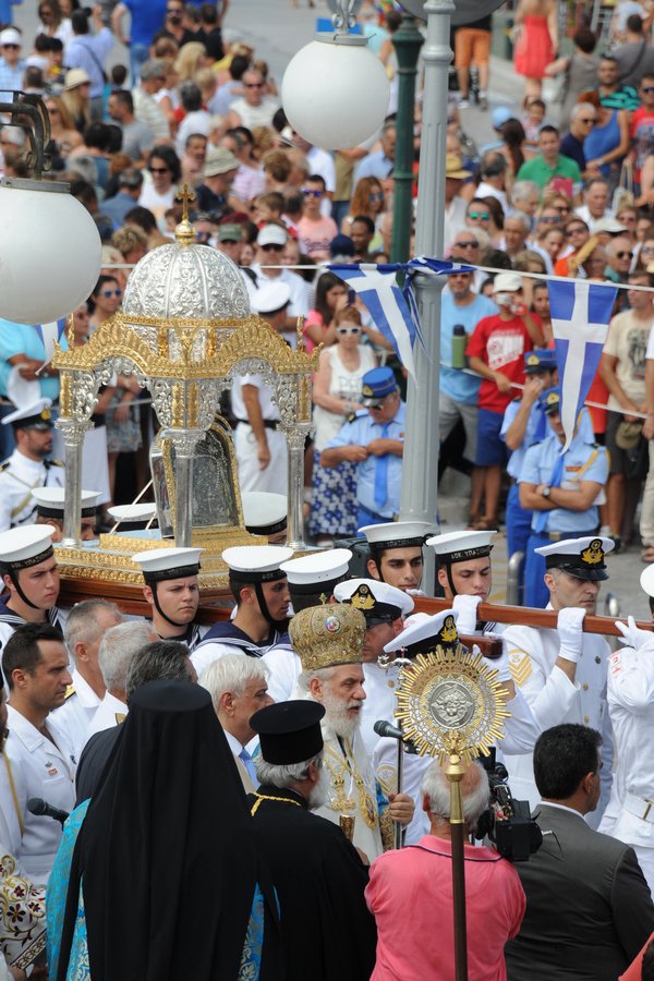 Με λαμπρότητα ο εορτασμός για την Παναγία σε Τήνο και Πόντο -Ηθη και έθιμα από όλη τη χώρα [εικόνες] | iefimerida.gr 2