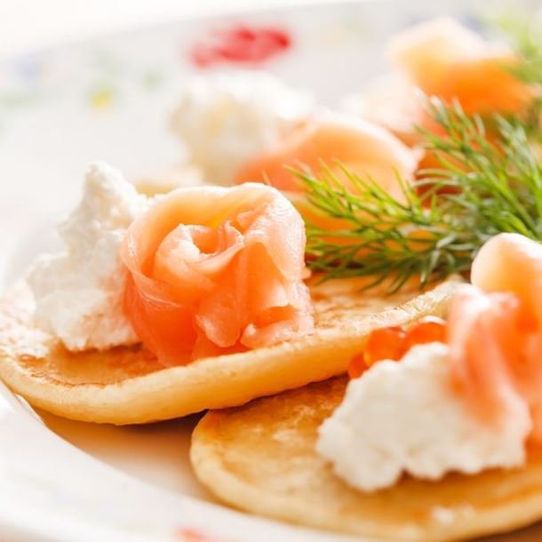 Pancakes με σολωμό καπνιστό | iefimerida.gr 1
