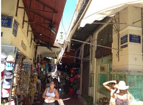 Κάτι συμβαίνει στην Πανδρόσου -Γιατί θα πλημμυρίσει με ταξιδιωτικούς bloggers από 50 χώρες [εικόνες]  | iefimerida.gr 10