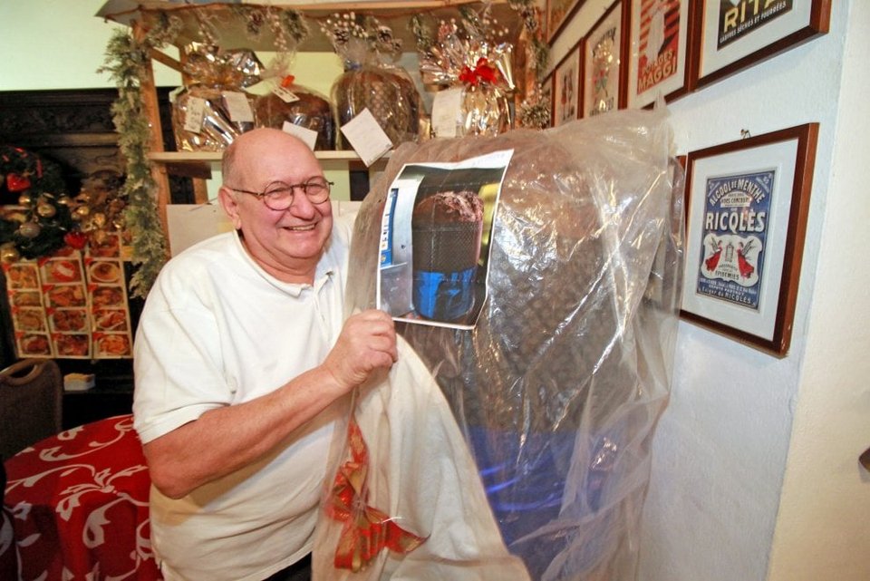 Στο Μιλάνο έφτιαξαν το μεγαλύτερο πανετόνε στον κόσμο! 140 κιλά, 2 μέτρα [εικόνες] | iefimerida.gr 0