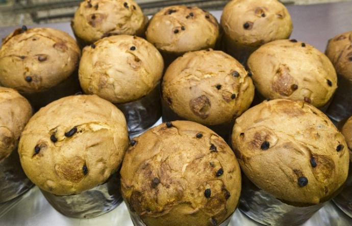 Στο Μιλάνο έφτιαξαν το μεγαλύτερο πανετόνε στον κόσμο! 140 κιλά, 2 μέτρα [εικόνες] | iefimerida.gr 3