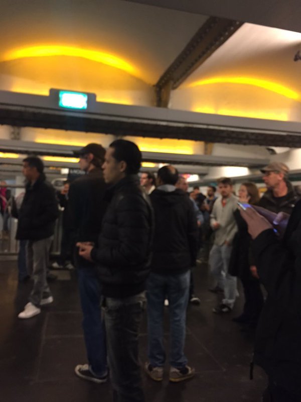 Πανικός στο Παρίσι από φήμες για πυροβολισμούς [βίντεο] | iefimerida.gr 1