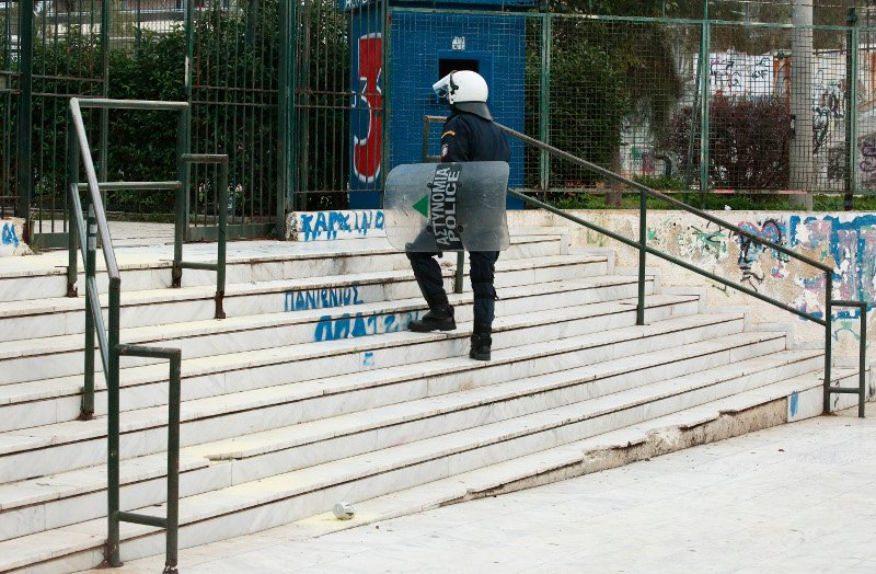Περίπου 40 άτομα επιχείρησαν να μπουν χωρίς εισιτήρια