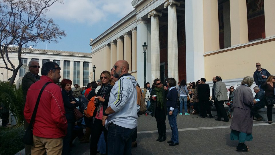 Μπλόκο στο κέντρο της Αθήνας από τους διοικητικούς υπαλλήλους των πανεπιστημίων [εικόνες] | iefimerida.gr 0