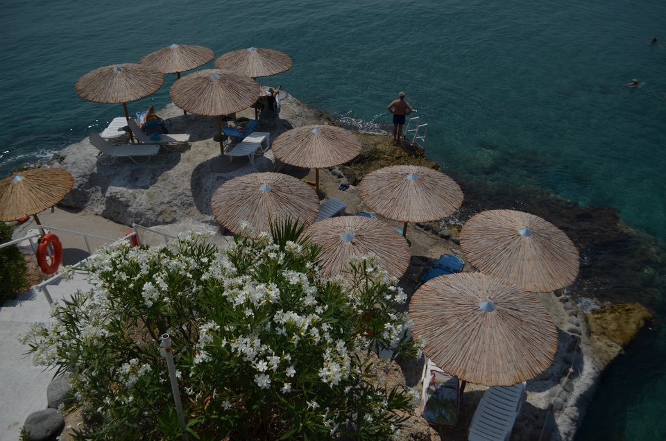 Ξενοδοχείο Πανόραμα, από τα μόνα μέρη στην Αίγινα για να κολυμπήσεις [εικόνες] | iefimerida.gr 1