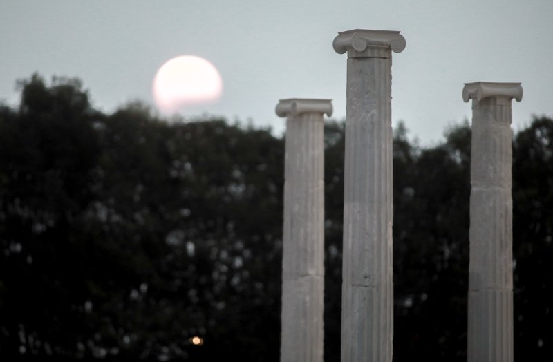 Μαγεία: Η αυγουστιάτικη πανσέληνος πάνω από την Ελλάδα -Και μερική έκλειψη [εικόνες] | iefimerida.gr 19