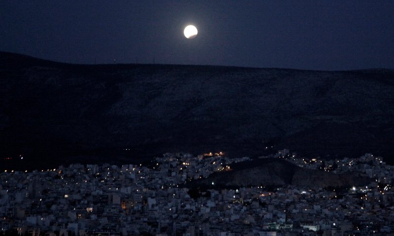 Μαγεία: Η αυγουστιάτικη πανσέληνος πάνω από την Ελλάδα -Και μερική έκλειψη [εικόνες] | iefimerida.gr 15