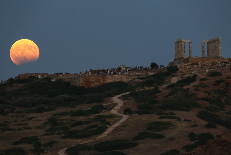 Μαγεία: Η αυγουστιάτικη πανσέληνος πάνω από την Ελλάδα -Και μερική έκλειψη [εικόνες] | iefimerida.gr 10