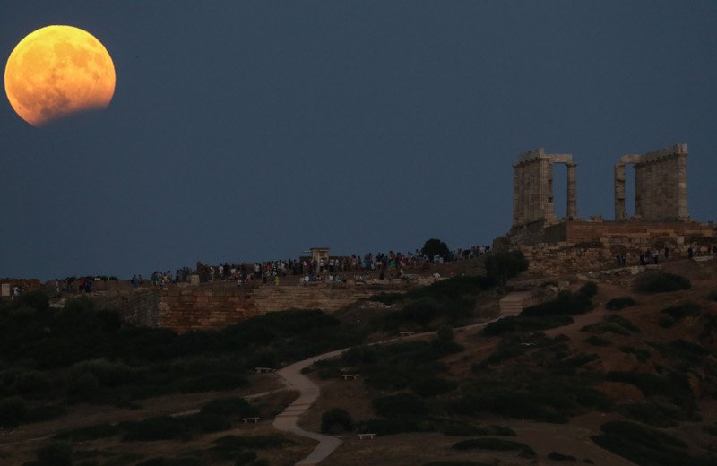 Μαγεία: Η αυγουστιάτικη πανσέληνος πάνω από την Ελλάδα -Και μερική έκλειψη [εικόνες] | iefimerida.gr 9