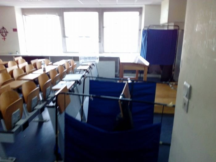 Επεισόδια στις φοιτητικές εκλογές: Κουκουλοφόροι σε Νομική, Πάντειο και Παιδαγωγικό | iefimerida.gr 0