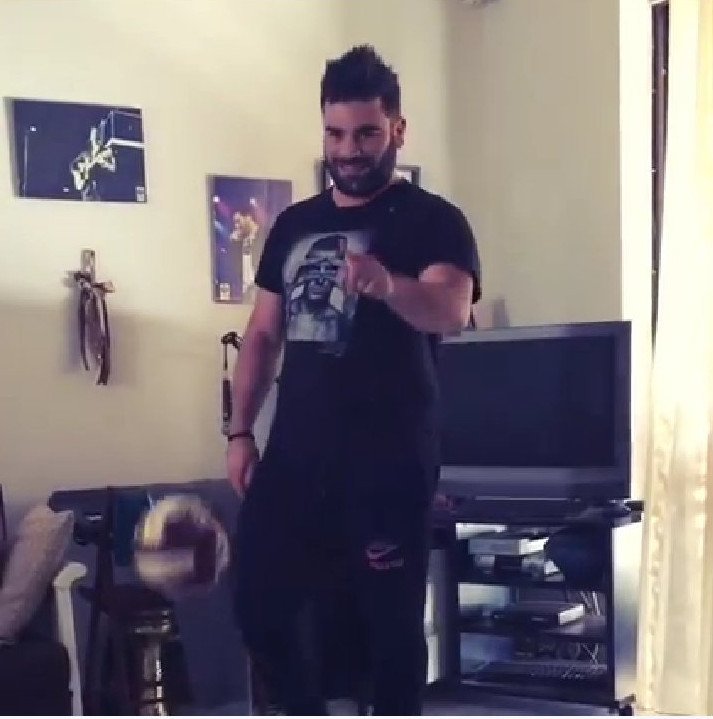 Ο Παντελής Παντελίδης μαγεύει με την μπάλα στα πόδια – Κολπάκια που θυμίζουν... Μέσι [εικόνες & βίντεο] | iefimerida.gr 2