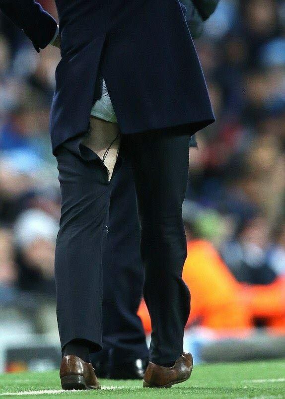 Σκίστηκε ξανά το παντελόνι του Ζιντάν - Κυκλοφορούσε με το εσώρουχο σε κοινή θέα [εικόνες & βίντεο] | iefimerida.gr 0