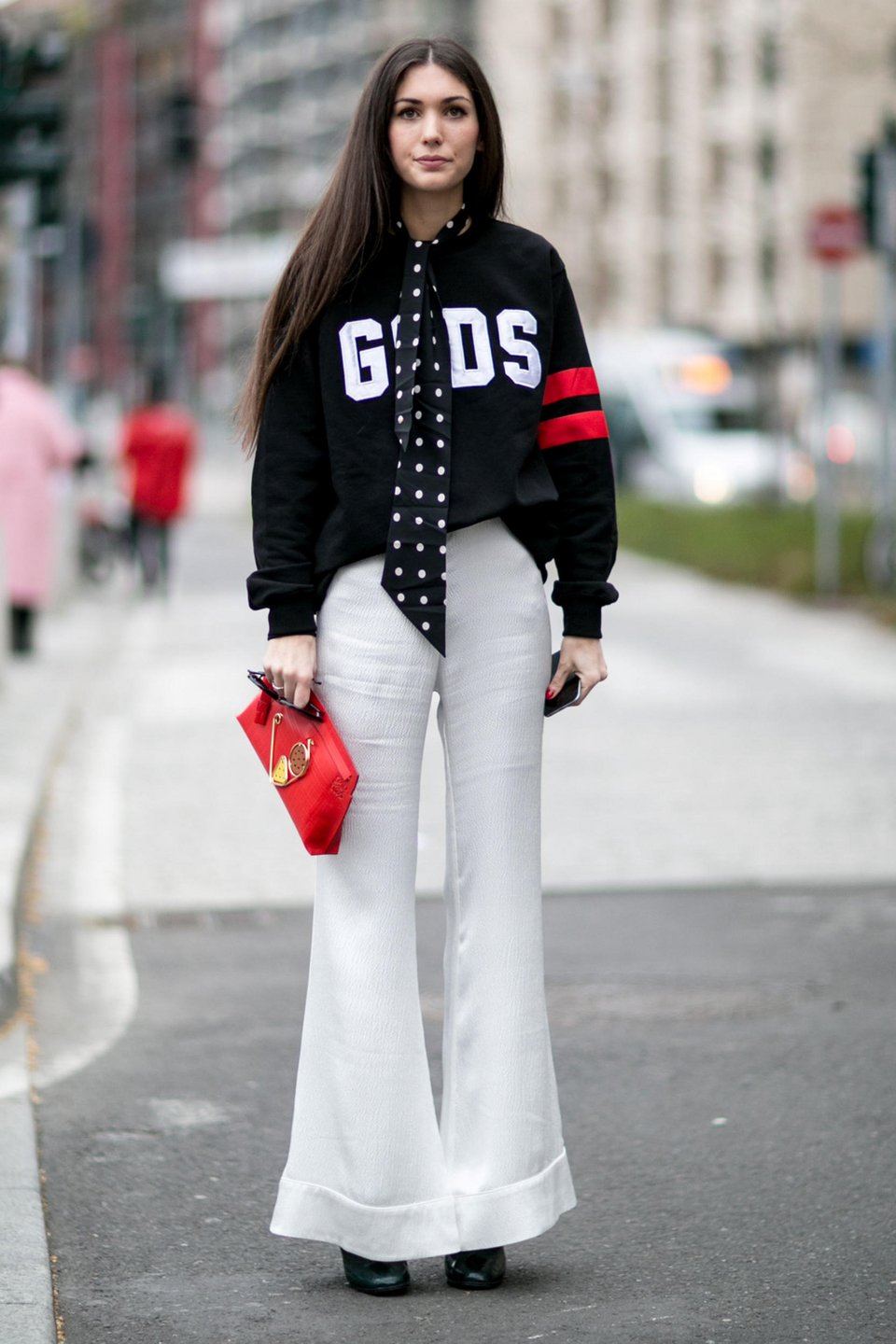 Τέλος τα skinny και τα σκισμένα- Ψηλόμεσες 70's παντελόνες, η νέα «καυτή» τάση [εικόνες] | iefimerida.gr 11