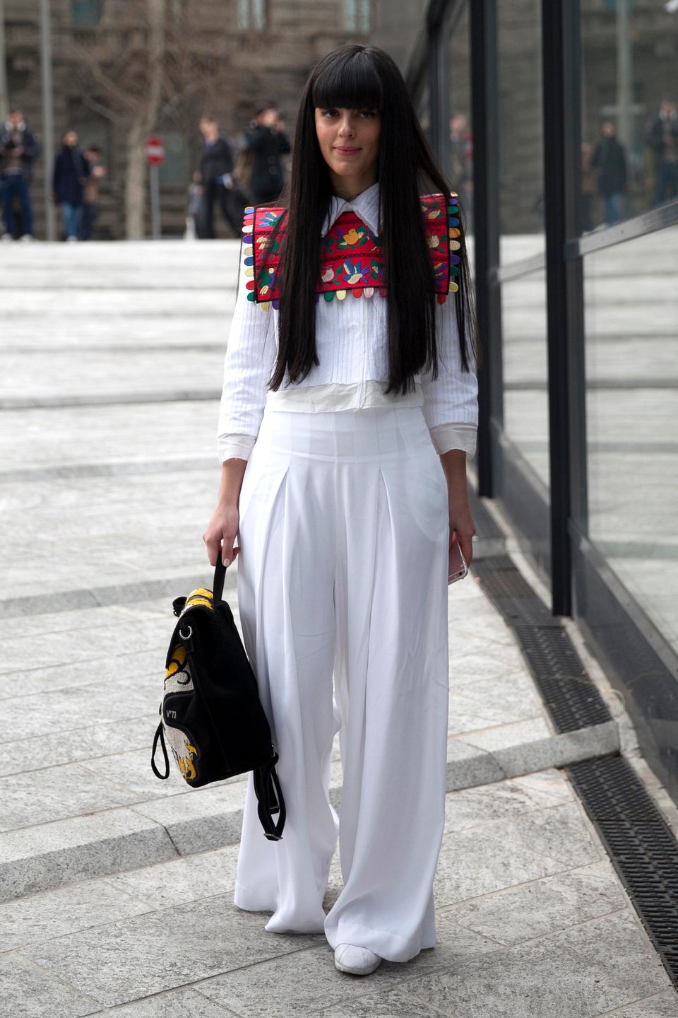 Τέλος τα skinny και τα σκισμένα- Ψηλόμεσες 70's παντελόνες, η νέα «καυτή» τάση [εικόνες] | iefimerida.gr 1