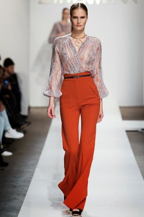 Τέλος τα skinny και τα σκισμένα- Ψηλόμεσες 70's παντελόνες, η νέα «καυτή» τάση [εικόνες] | iefimerida.gr 5