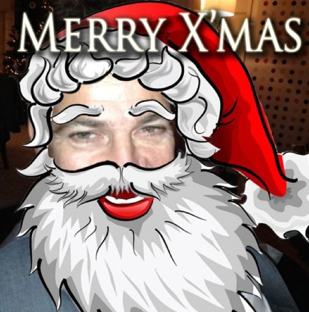 Η Μενεγάκη «έντυσε» τον Ματέο Αϊ Βασίλη-Φόρεσε και η ίδια την... κόκκινη στολή [εικόνες] | iefimerida.gr 1