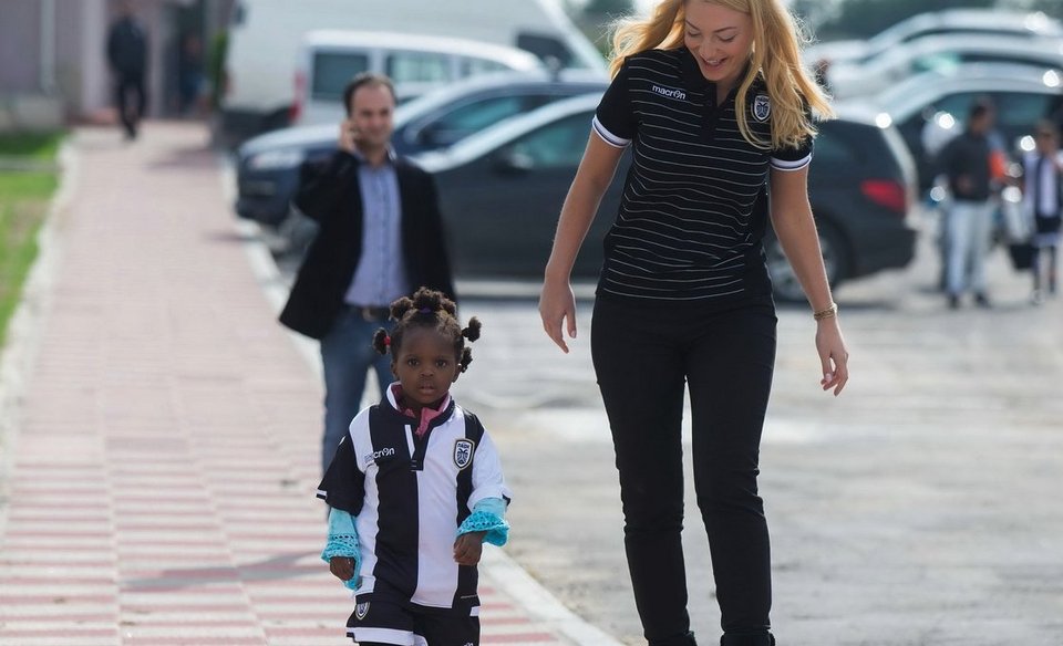 Ο ΠΑΟΚ άνοιξε τις πόρτες του στα μικρά προσφυγόπουλα [εικόνες] | iefimerida.gr 7