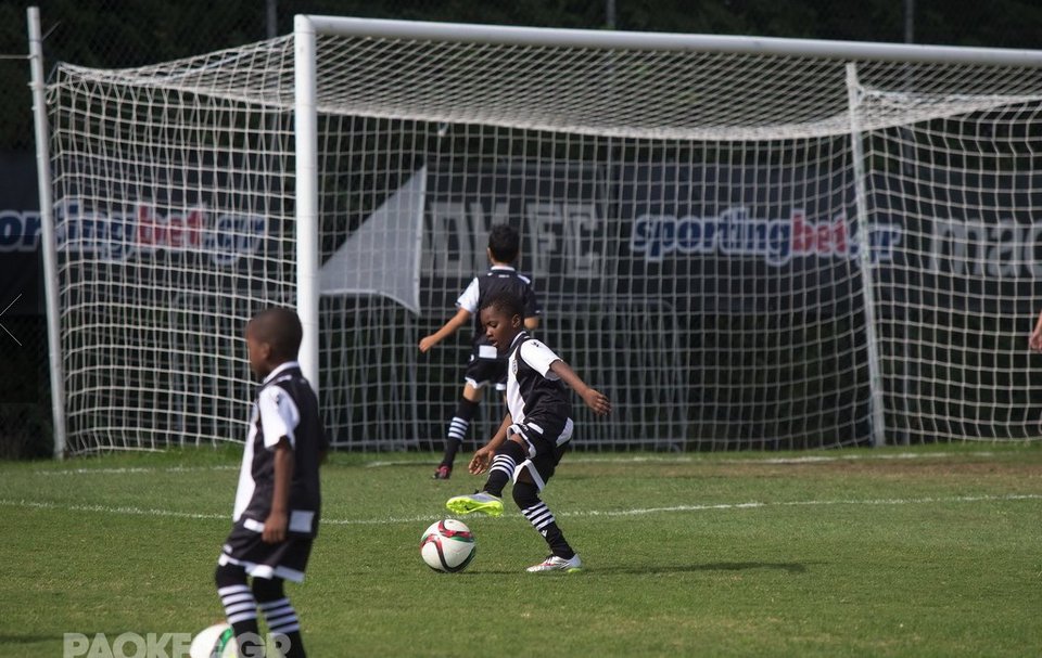 Ο ΠΑΟΚ άνοιξε τις πόρτες του στα μικρά προσφυγόπουλα [εικόνες] | iefimerida.gr 8