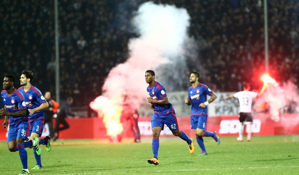 Τοπίο «πολέμου» στην Τούμπα - Τα επεισόδια στο ντέρμπι μέσα από εικόνες | iefimerida.gr 9