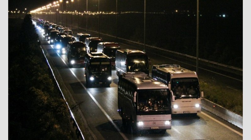 Σε κατάσταση πολιορκίας η Αθήνα από την κάθοδο των πούλμαν του ΠΑΟΚ -Χάος από το κομβόι 25χλμ.στην εθνική [εικόνες&βίντεο] | iefimerida.gr 2