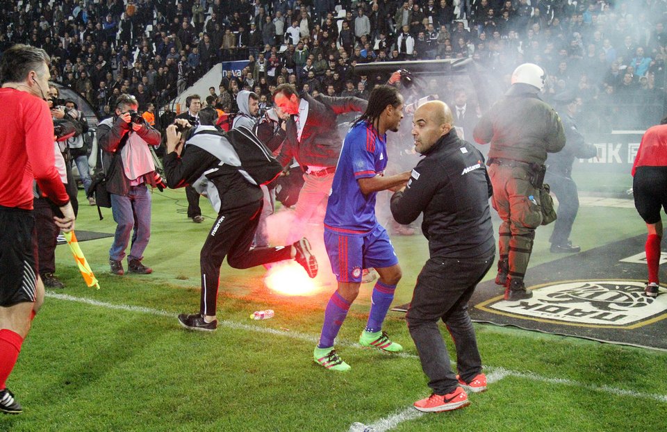 Τοπίο «πολέμου» στην Τούμπα - Τα επεισόδια στο ντέρμπι μέσα από εικόνες | iefimerida.gr 14