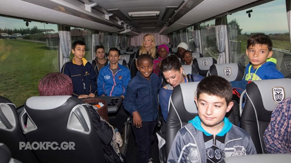 Ο ΠΑΟΚ άνοιξε τις πόρτες του στα μικρά προσφυγόπουλα [εικόνες] | iefimerida.gr 1