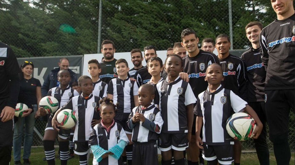 Ο ΠΑΟΚ άνοιξε τις πόρτες του στα μικρά προσφυγόπουλα [εικόνες] | iefimerida.gr 2