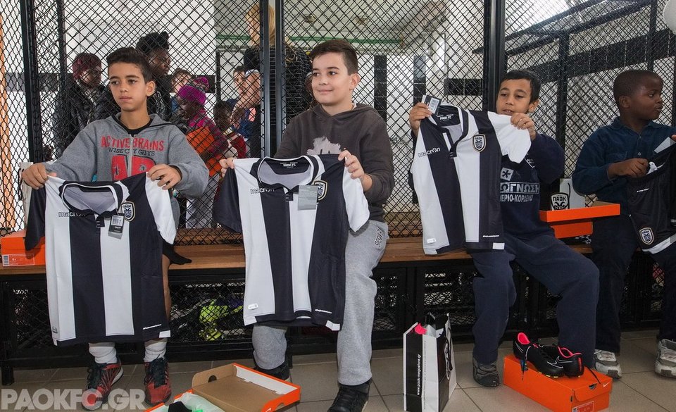 Ο ΠΑΟΚ άνοιξε τις πόρτες του στα μικρά προσφυγόπουλα [εικόνες] | iefimerida.gr 4