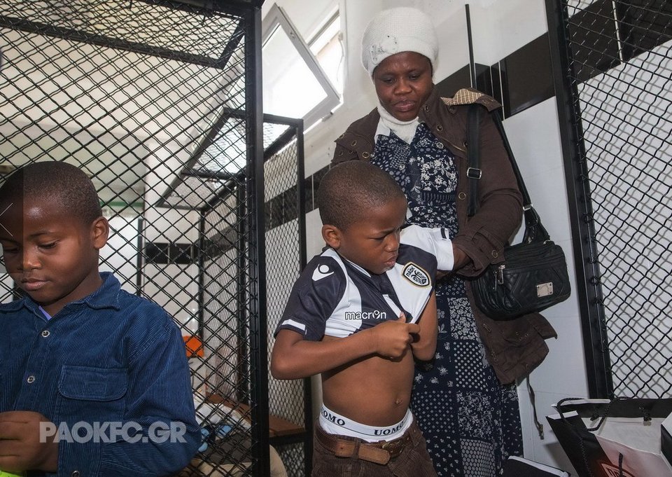 Ο ΠΑΟΚ άνοιξε τις πόρτες του στα μικρά προσφυγόπουλα [εικόνες] | iefimerida.gr 5
