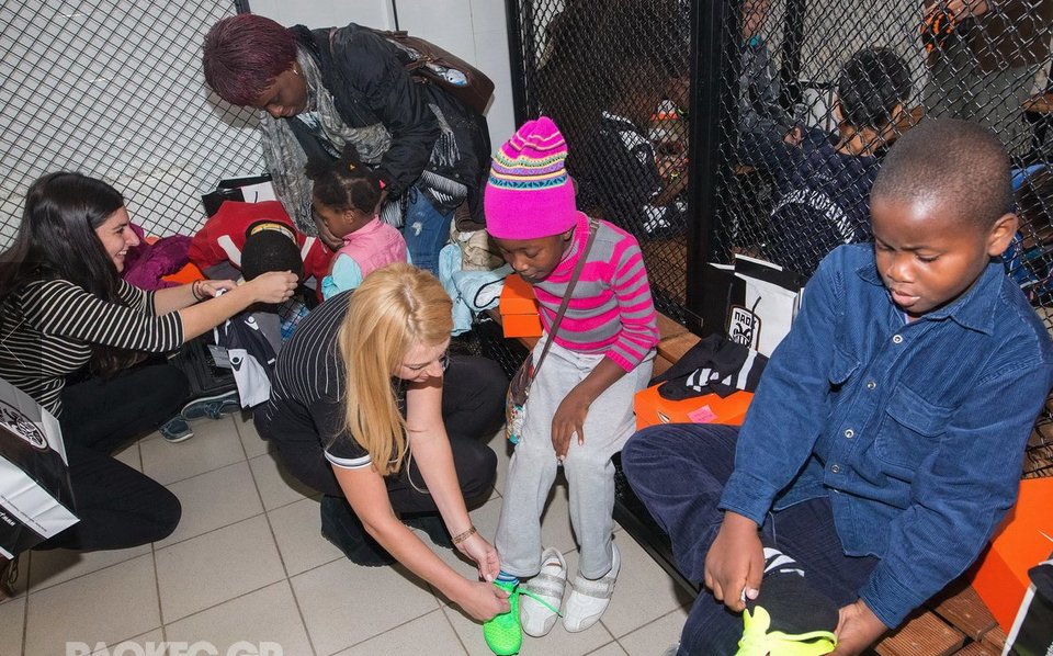 Ο ΠΑΟΚ άνοιξε τις πόρτες του στα μικρά προσφυγόπουλα [εικόνες] | iefimerida.gr 6