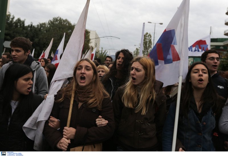 Συγκέντρωση του ΠΑΜΕ έξω από τον Αρειο Πάγο για τη δίκη της Χρυσής Αυγής [εικόνες] | iefimerida.gr 1