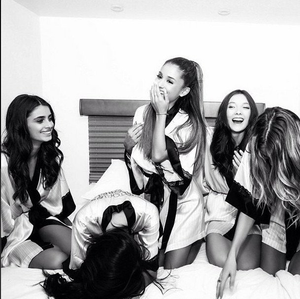 Στα παρασκήνια του σόου της Victoria's Secret -Οι εκρηκτικοί «άγγελοι» πριν ανέβουν στην πασαρέλα [εικόνες] | iefimerida.gr 3