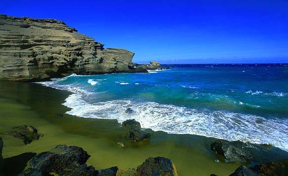 Μοναδική παραλία με πράσινη άμμο στις ακτές της Χαβάης [εικόνες] | iefimerida.gr 6