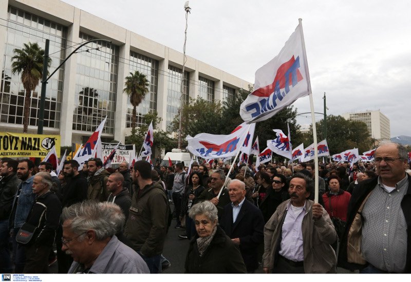 Συγκέντρωση του ΠΑΜΕ έξω από τον Αρειο Πάγο για τη δίκη της Χρυσής Αυγής [εικόνες] | iefimerida.gr 2