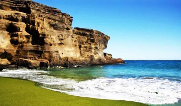 Μοναδική παραλία με πράσινη άμμο στις ακτές της Χαβάης [εικόνες] | iefimerida.gr 7