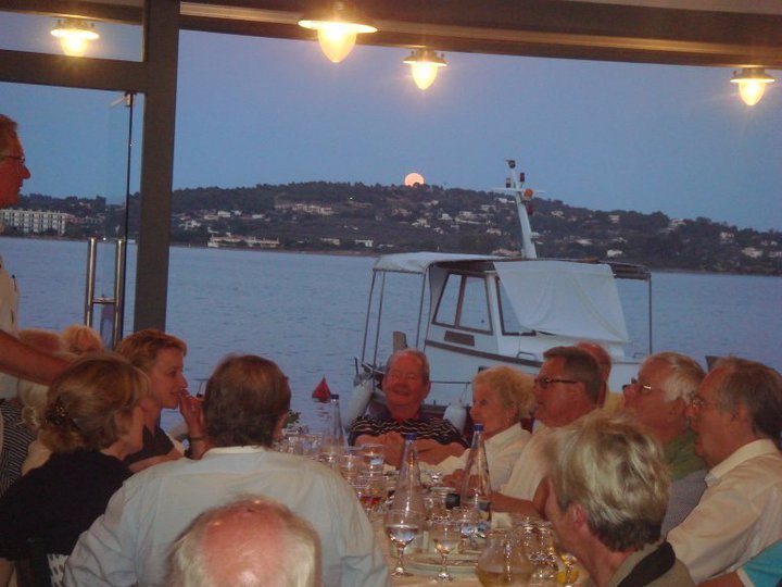 Σε αυτές τις ταβέρνες στην Ελλάδα τσακίζει κοκορέτσια και σαρμαδάκια θαλασσινών ο νέος βασιλιάς της Ολλανδίας [φωτογραφίες] | iefimerida.gr 1