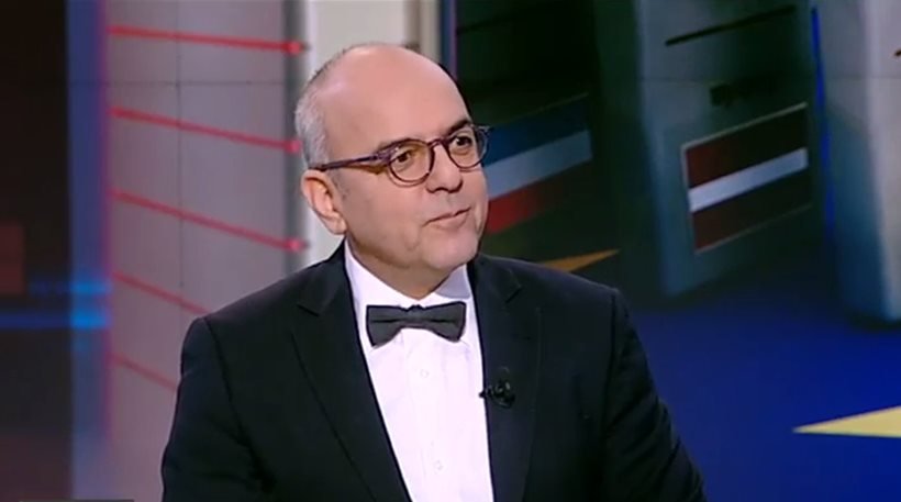 Το παπιγιόν του Μπάμπη Παπαδημητρίου έκανε την Κοσιώνη να νιώθει... Βαρουφάκης [εικόνες] | iefimerida.gr 1