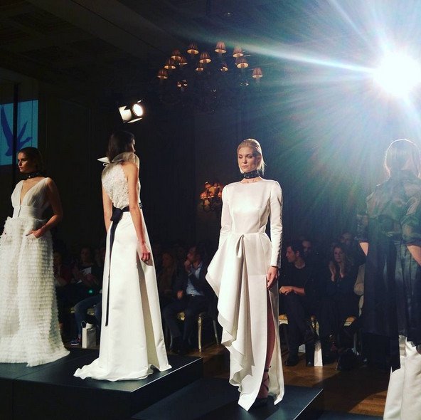 Το εγχώριο Χόλιγουντ στο fashion show του Δημήτρη Πέτρου [εικόνες] | iefimerida.gr 7