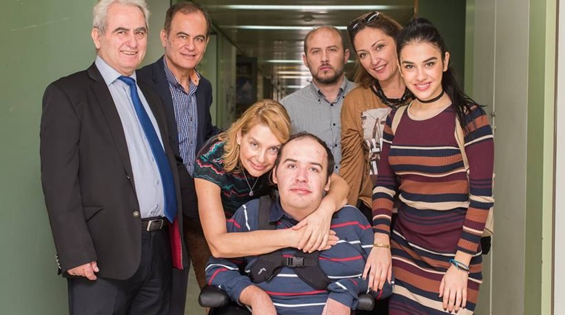 Η Κατερίνα Παπακώστα συγκινεί στην παρουσίαση του διδακτορικού του γιου της [εικόνα] | iefimerida.gr 0