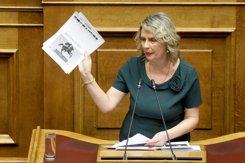 Αστεία, λίγο σόου, χαμηλοί τόνοι -Οσα έγιναν στη Βουλή για τη Συμφωνία | iefimerida.gr 1