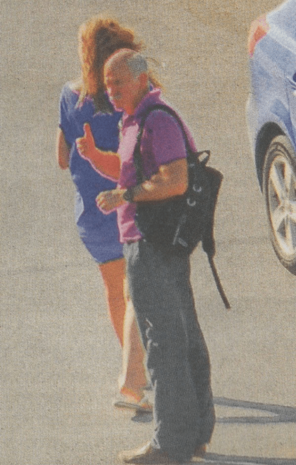 Ο Γιώργος Παπανδρέου χαλαρός, με το σακίδιο στον ώμο, στην Πάτμο [εικόνες] | iefimerida.gr 0