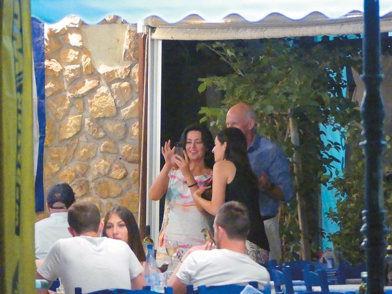 Κολύμπι, καγιάκ, τζόκινγκ και ταβερνάκια -Το καλοκαίρι του Γιώργου Παπανδρέου με την personal trainer σύντροφό του, στη Σκιάθο [εικόνες] | iefimerida.gr 1