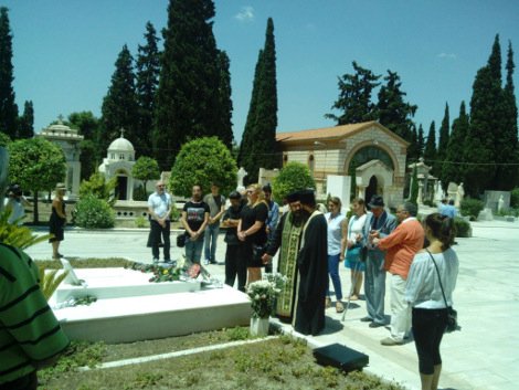 Η Δήμητρα Λιάνη και ελάχιστοι ακόμη άνθρωποι στο μνημόσυνο για τον Ανδρέα Παπανδρέου [εικόνες] | iefimerida.gr 0