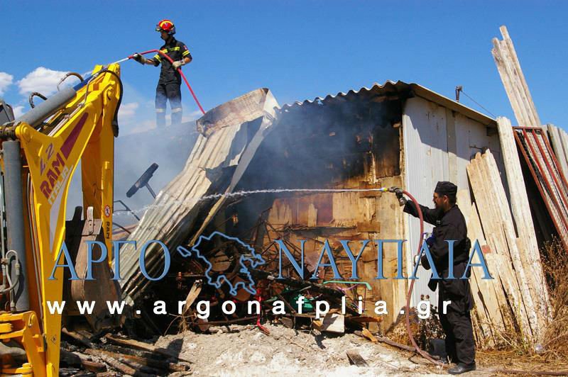 Ρασοφόρος πυροσβέστης: Ο μοναδικός ιερέας του Πυροσβεστικού Σώματος ρίχνεται στη μάχη με τη φωτιά [εικόνες]  | iefimerida.gr 1