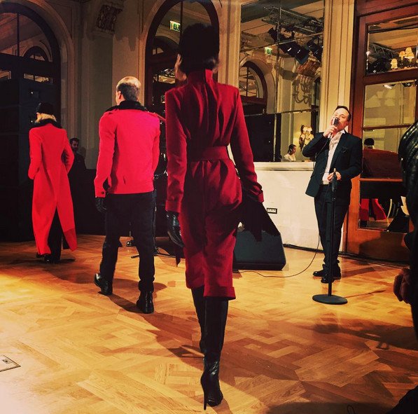 Το εγχώριο Χόλιγουντ στο fashion show του Δημήτρη Πέτρου [εικόνες] | iefimerida.gr 1