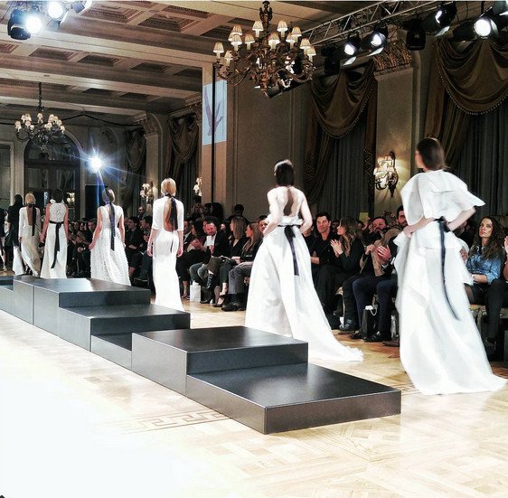 Το εγχώριο Χόλιγουντ στο fashion show του Δημήτρη Πέτρου [εικόνες] | iefimerida.gr 0