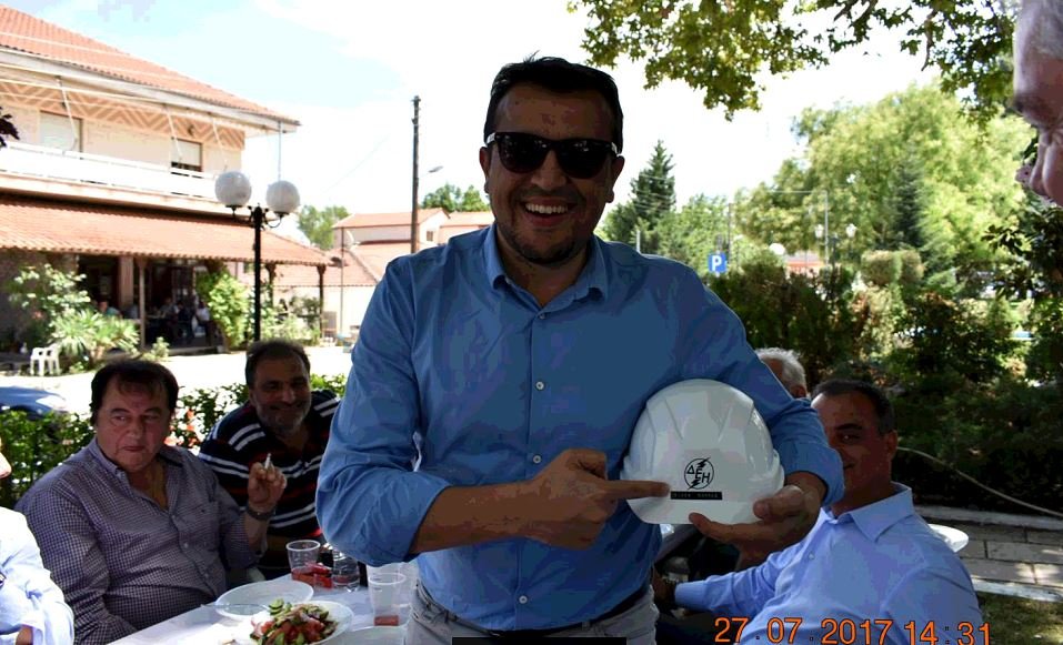 Ο Νίκος Παππάς φόρεσε... κράνος στην Κοζάνη: «Θα με προστατέψει από τις επιθέσεις που δέχομαι» [εικόνες]  | iefimerida.gr 0